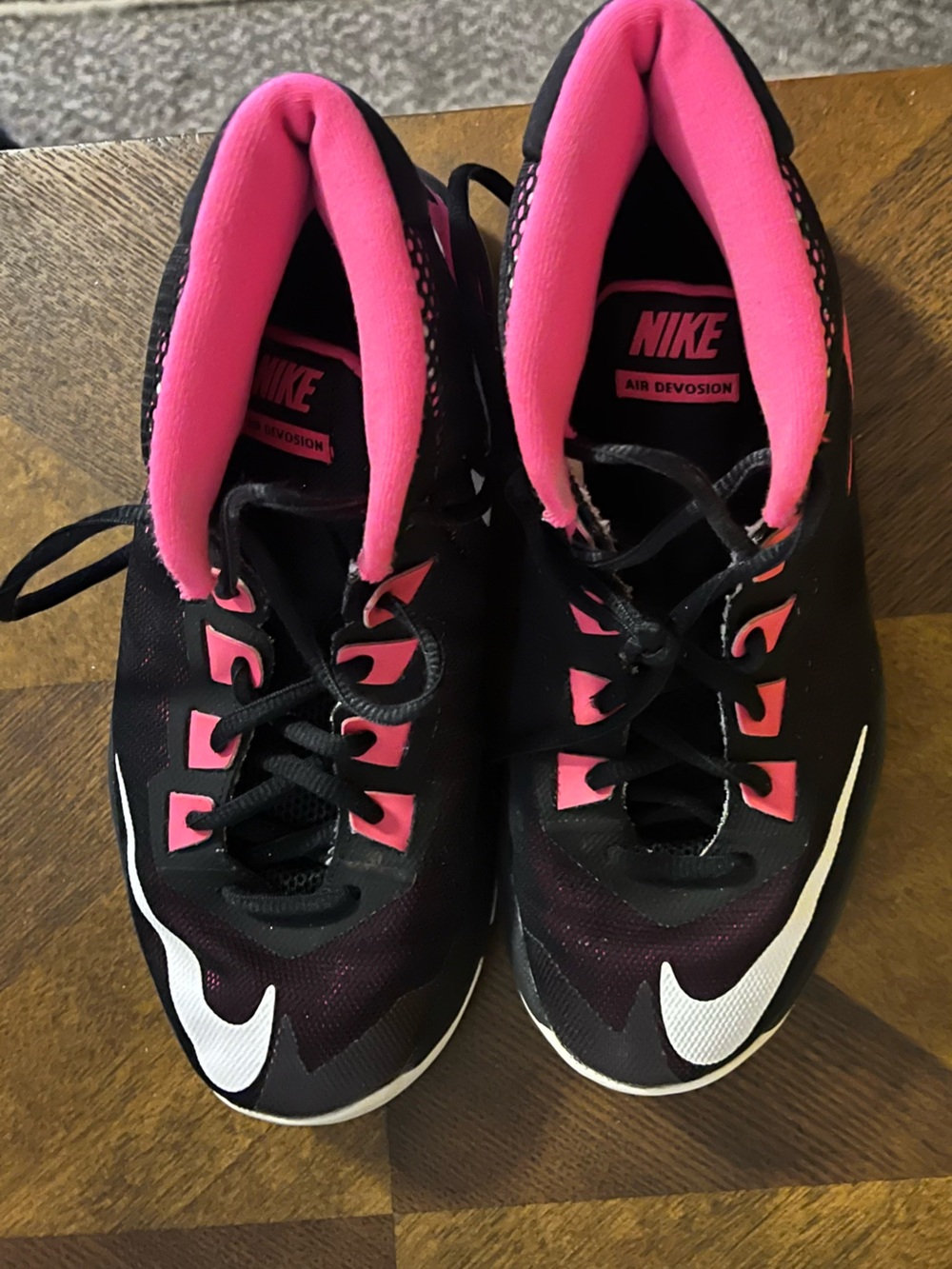 Nike Women’s Black & Hot Pink Athletic Sneakers